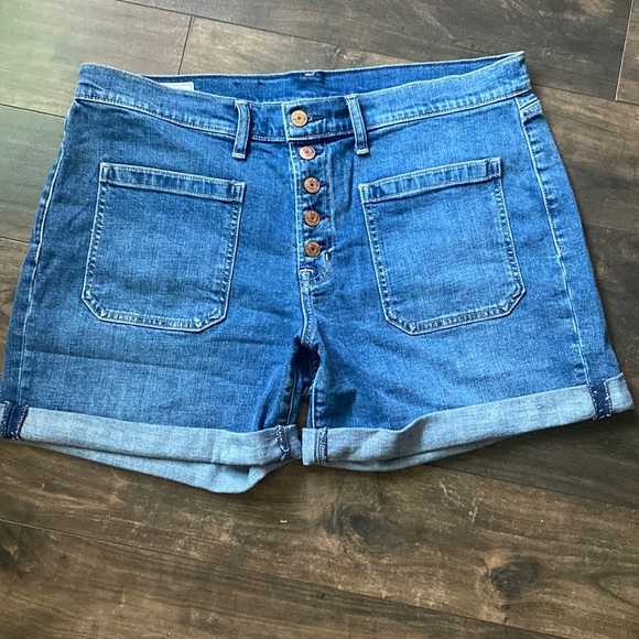 NWOT Gap girlfriend 5” cuffed shorts pockets! - Picture 1 of 4